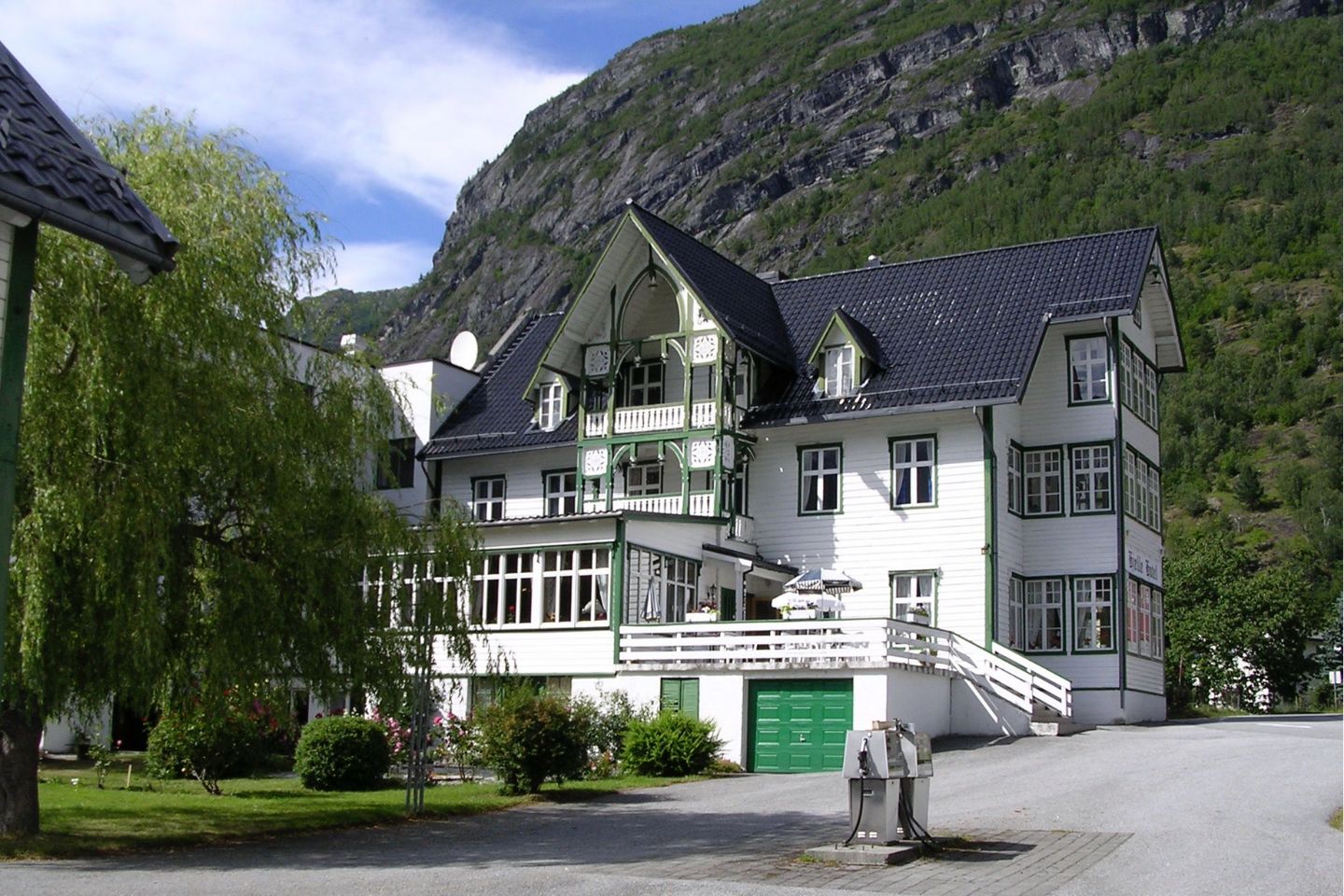 Hjelledalen, Hjelle Hotel