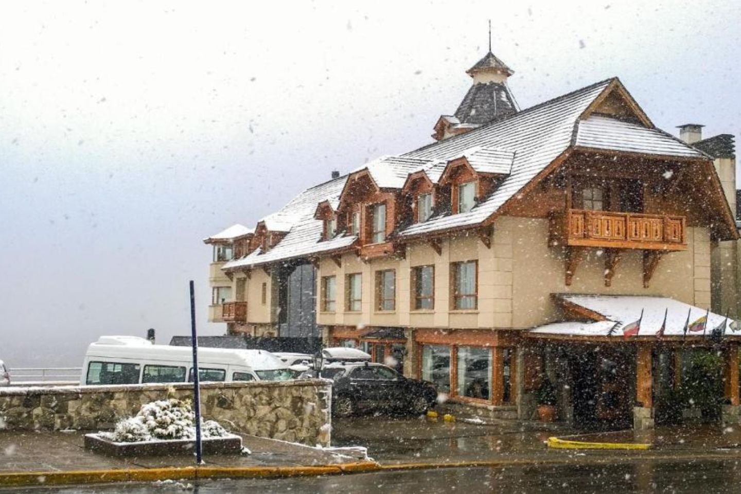 San Carlos de Bariloche, Hotel Cacique Inacayal