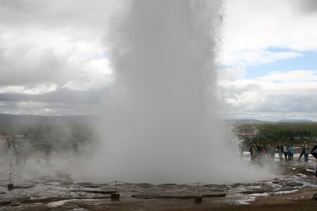 Fly Drive Hafru%CC%81n Walvissafari Op IJsland Strokkur