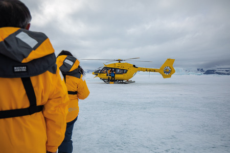 Helicopter Landing On Snow 4M9A3040 Michellesole