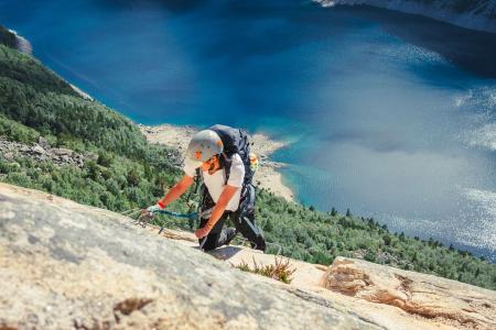 Trolltunga Active