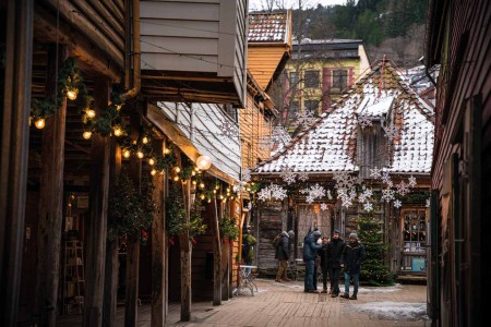 Citytrip Bergen Hodr Christmas Spirit In Bryggen Bergen Maverix Media Visitnorway Copy